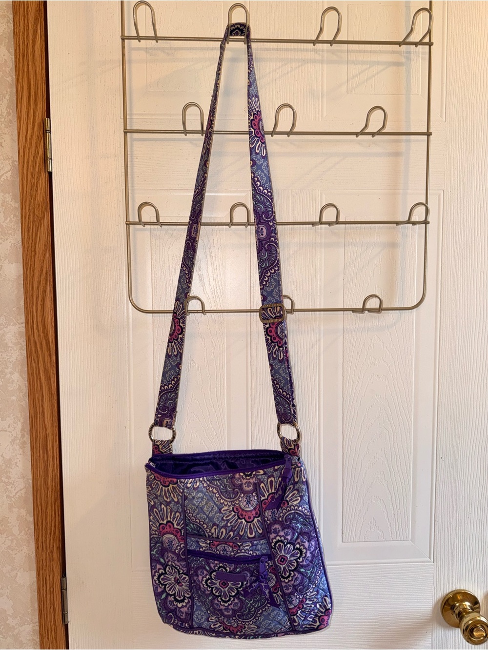 Vera Bradley crossbody bag in the retired Lilac Tapestry. - Picture 3 of 5